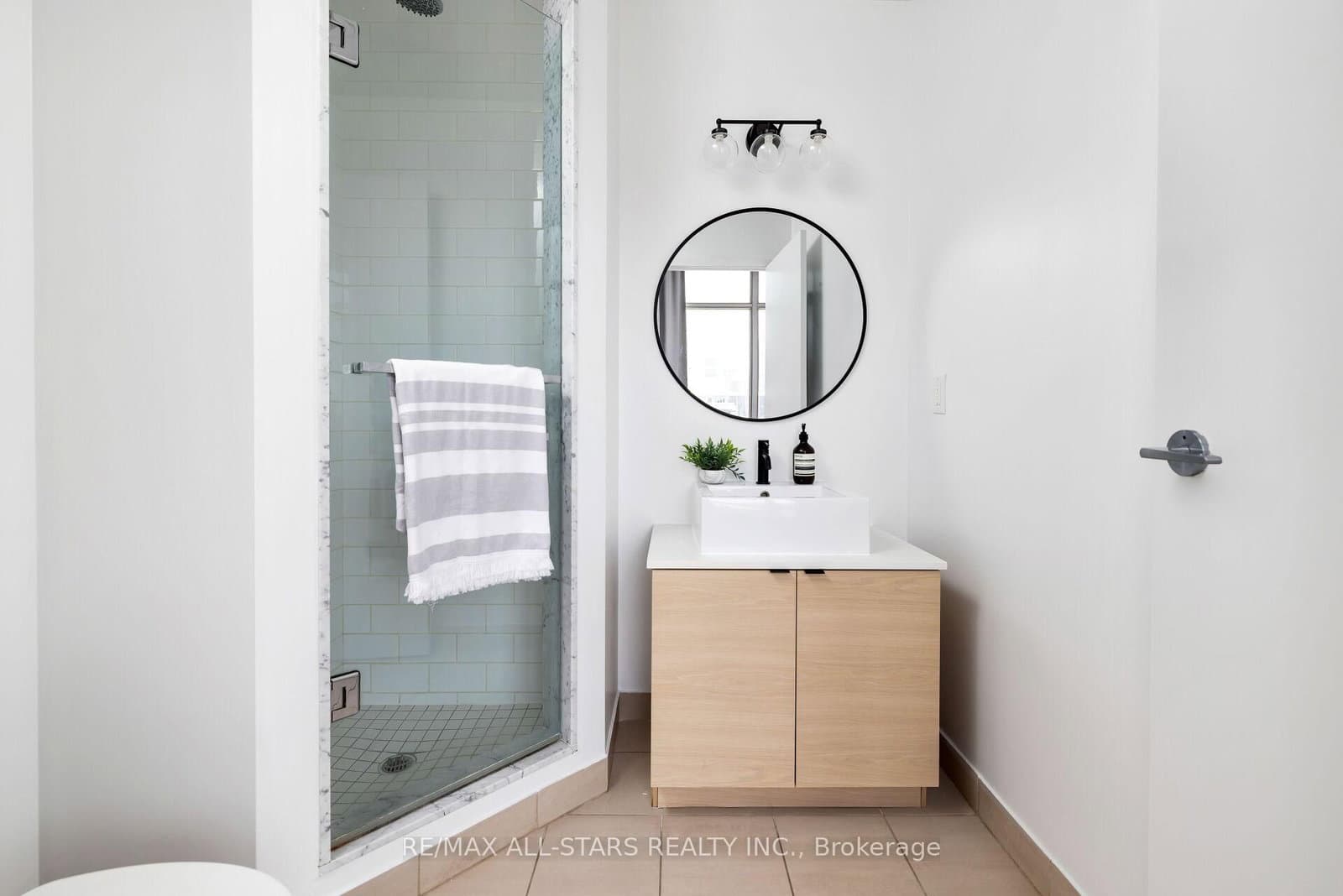 60 Bathurst Street, Unit Ph1011 thumbnail 25
