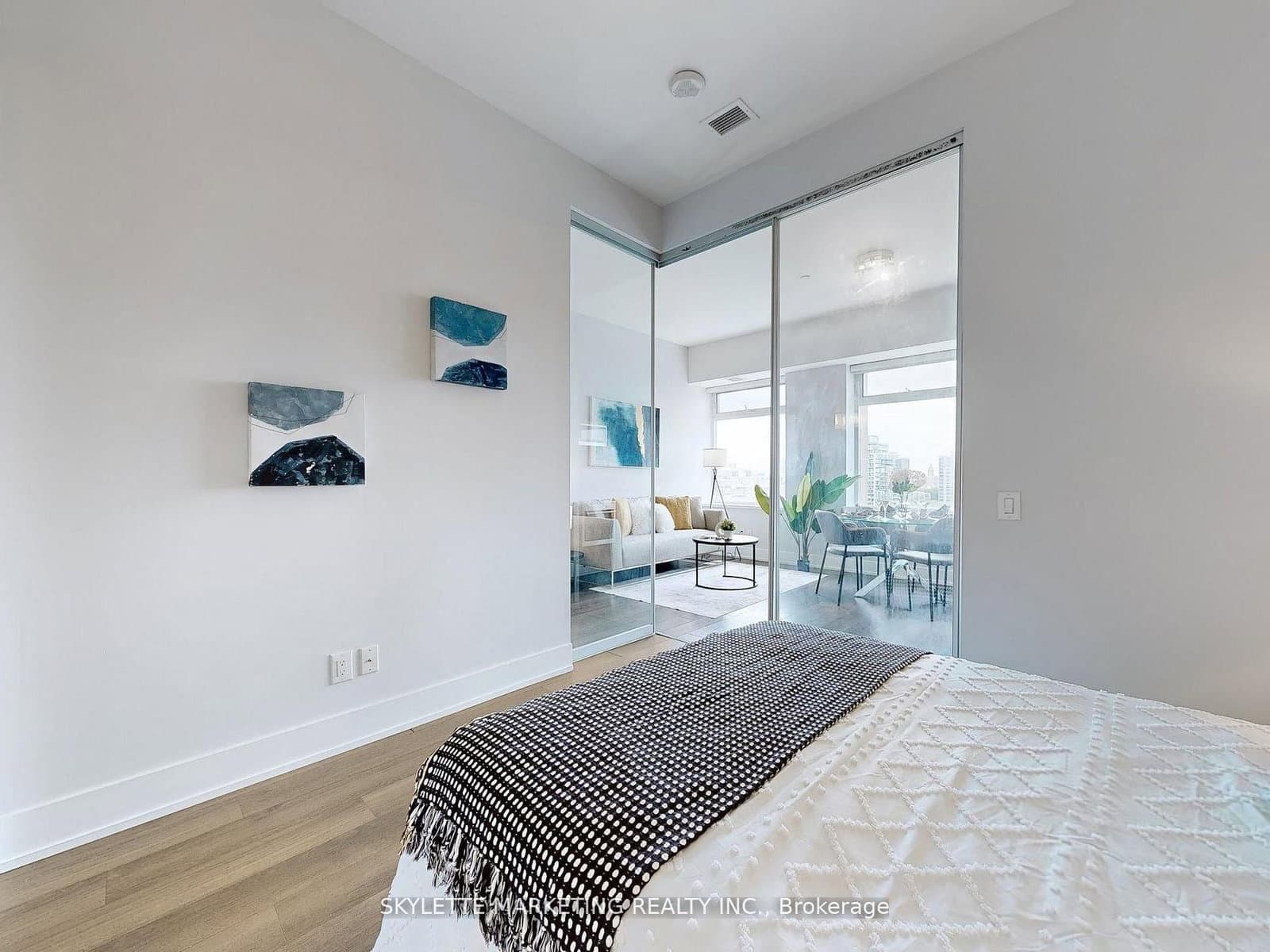 111 St Clair Avenue W, Unit 1128 thumbnail 22