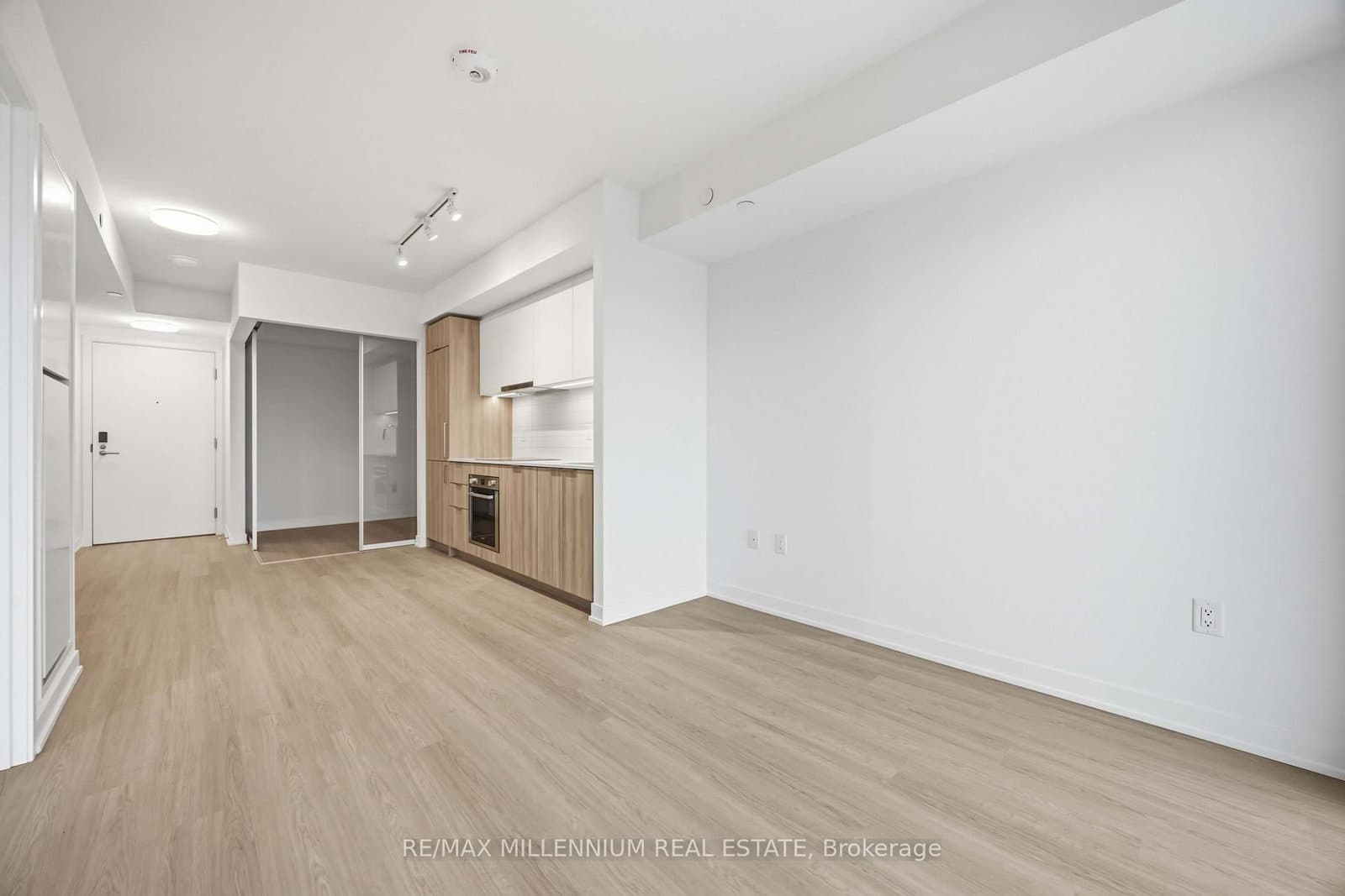 15 Salomon Drive, Unit 1703 thumbnail 18