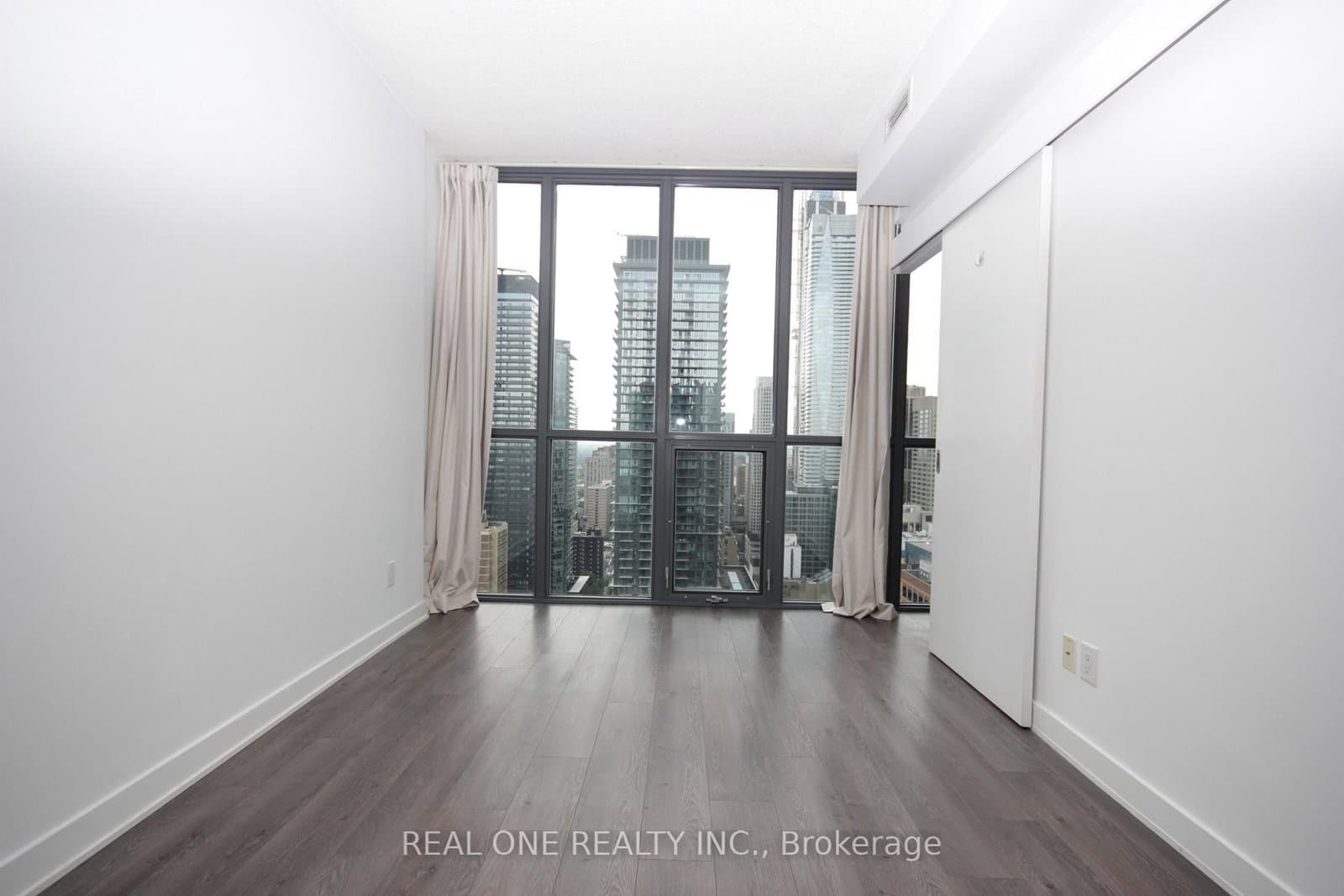 110 Charles Street E, Unit 3505 thumbnail 13