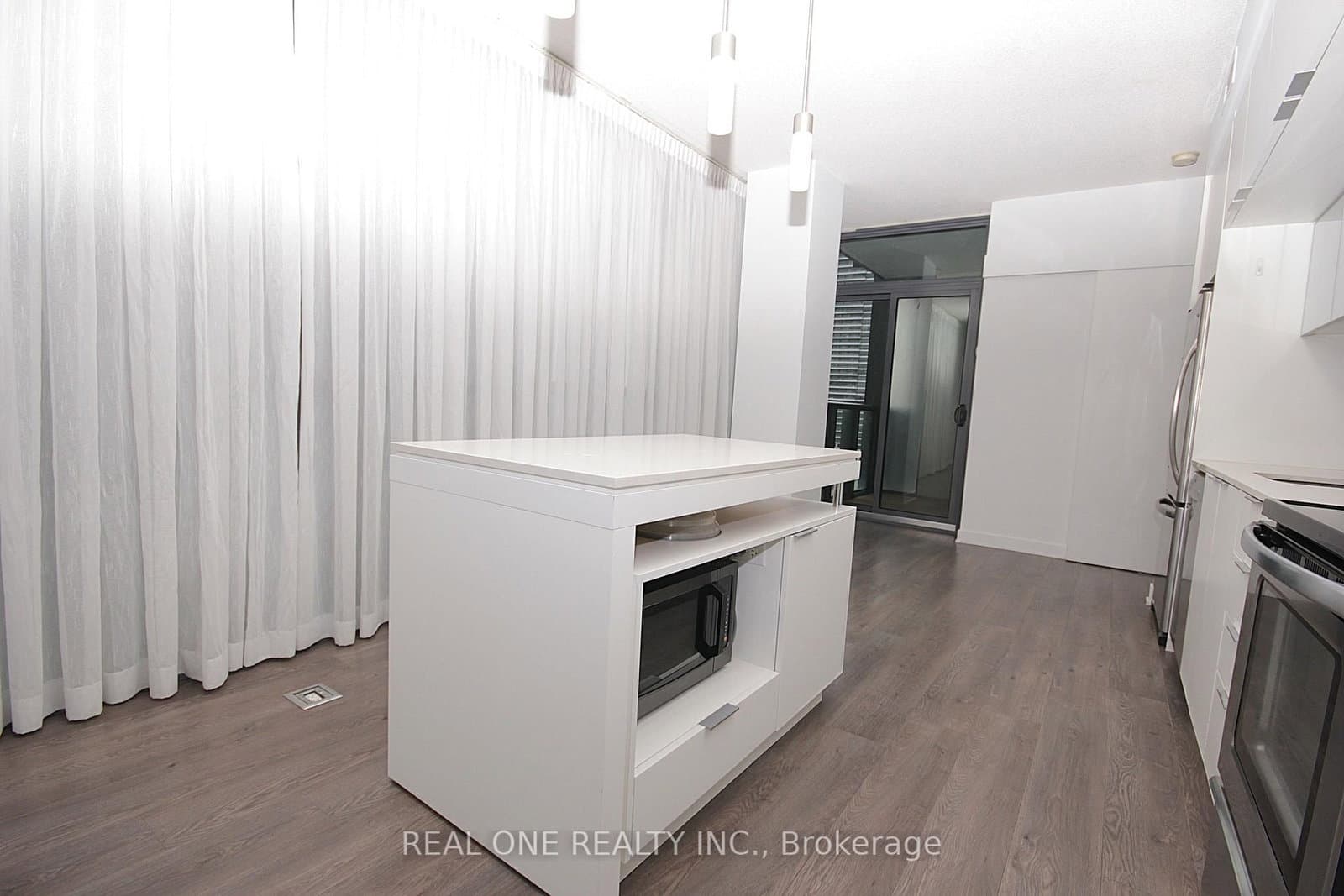 110 Charles Street E, Unit 3505 thumbnail 5