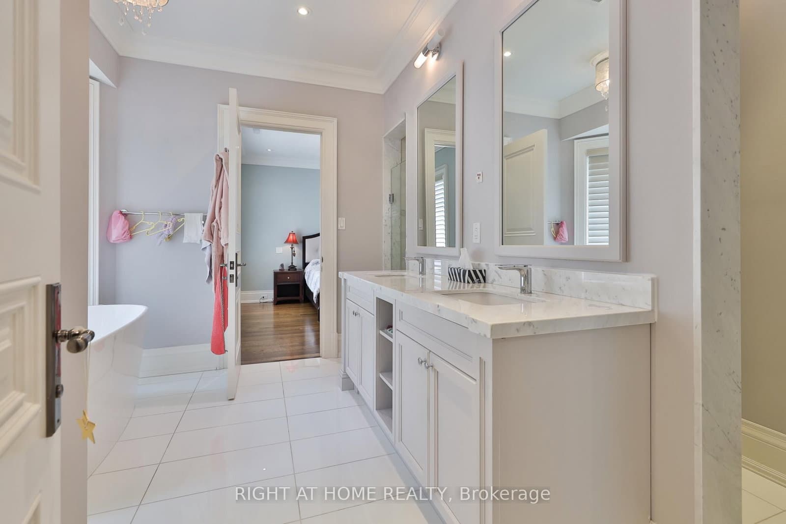 154 Munro Boulevard thumbnail 26