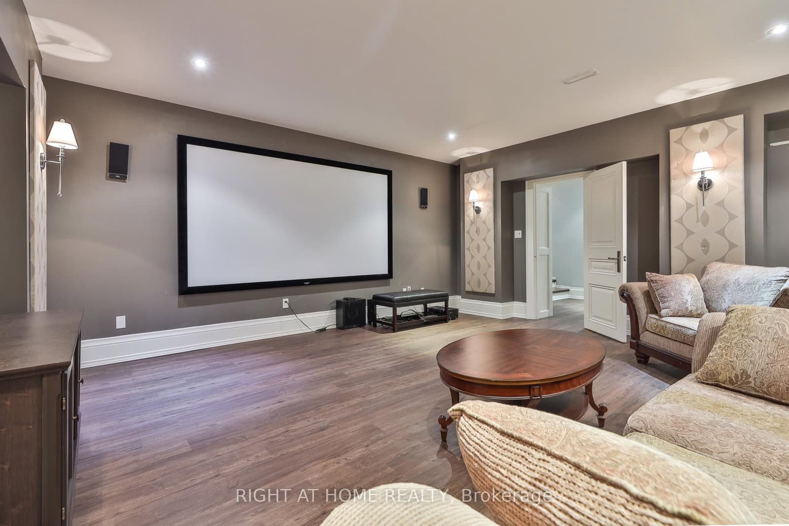 154 Munro Boulevard thumbnail 41