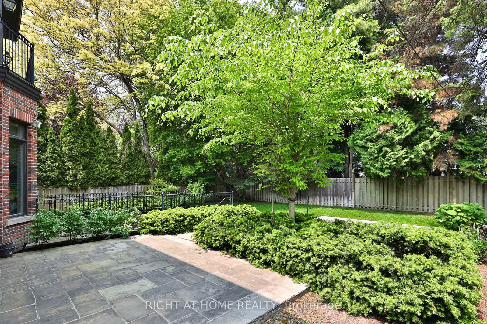 154 Munro Boulevard thumbnail 42