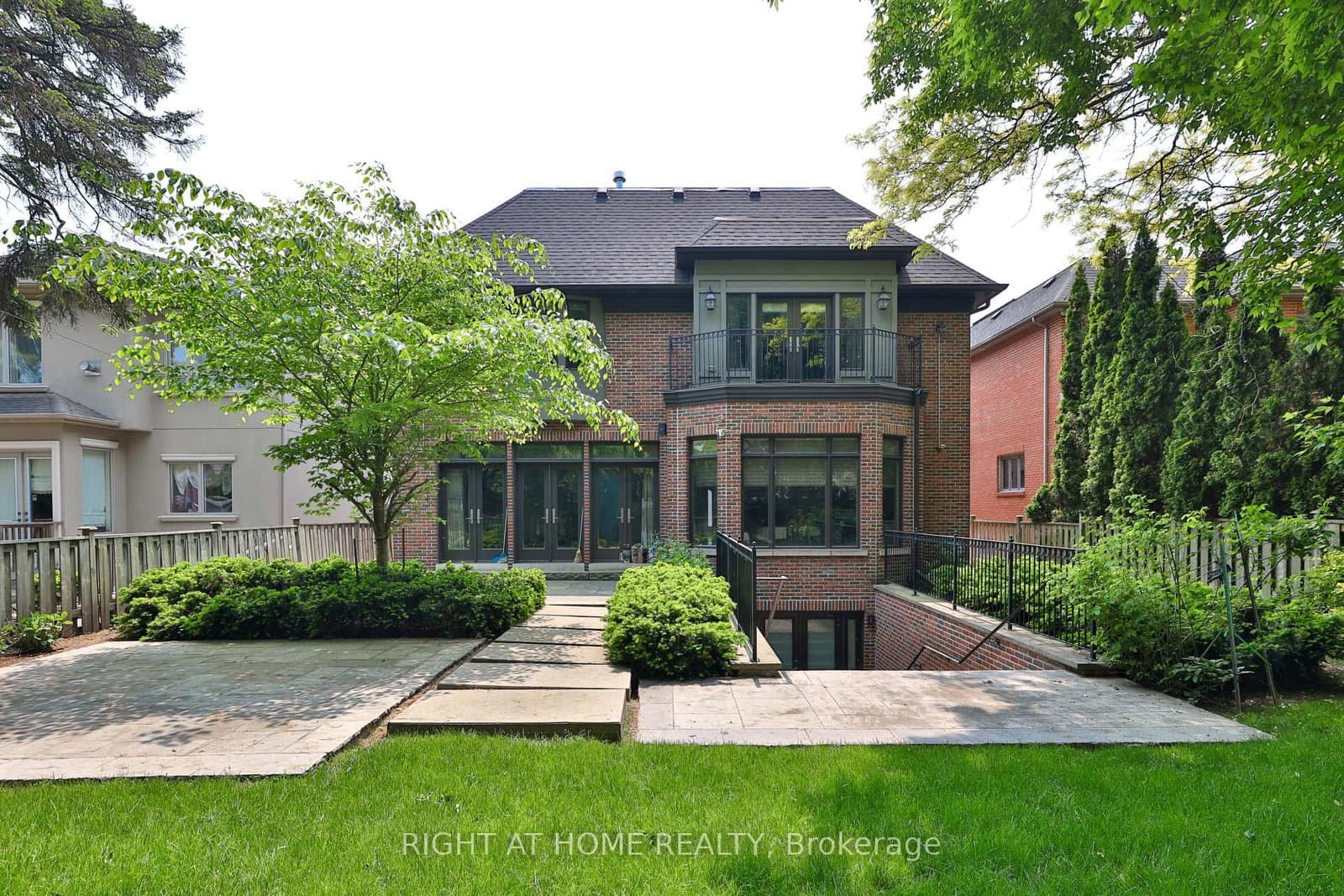 154 Munro Boulevard thumbnail 43