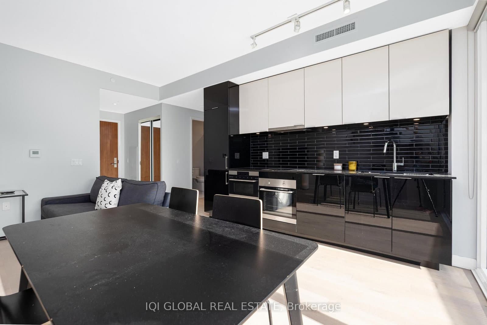 15 Queens Quay Street E, Unit 2205 thumbnail 15