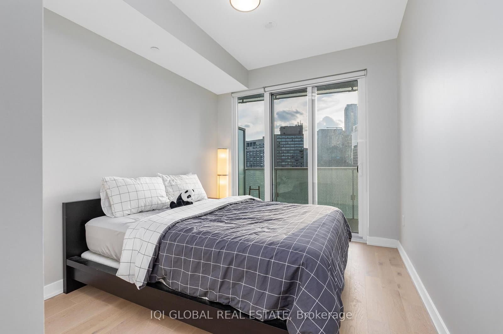 15 Queens Quay Street E, Unit 2205 thumbnail 17