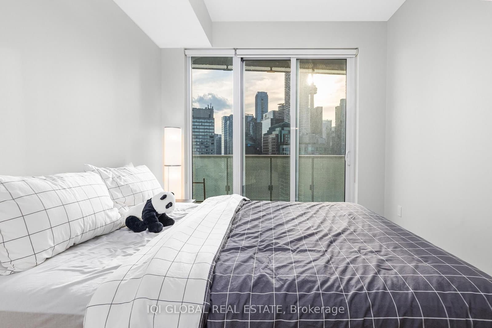 15 Queens Quay Street E, Unit 2205 thumbnail 18