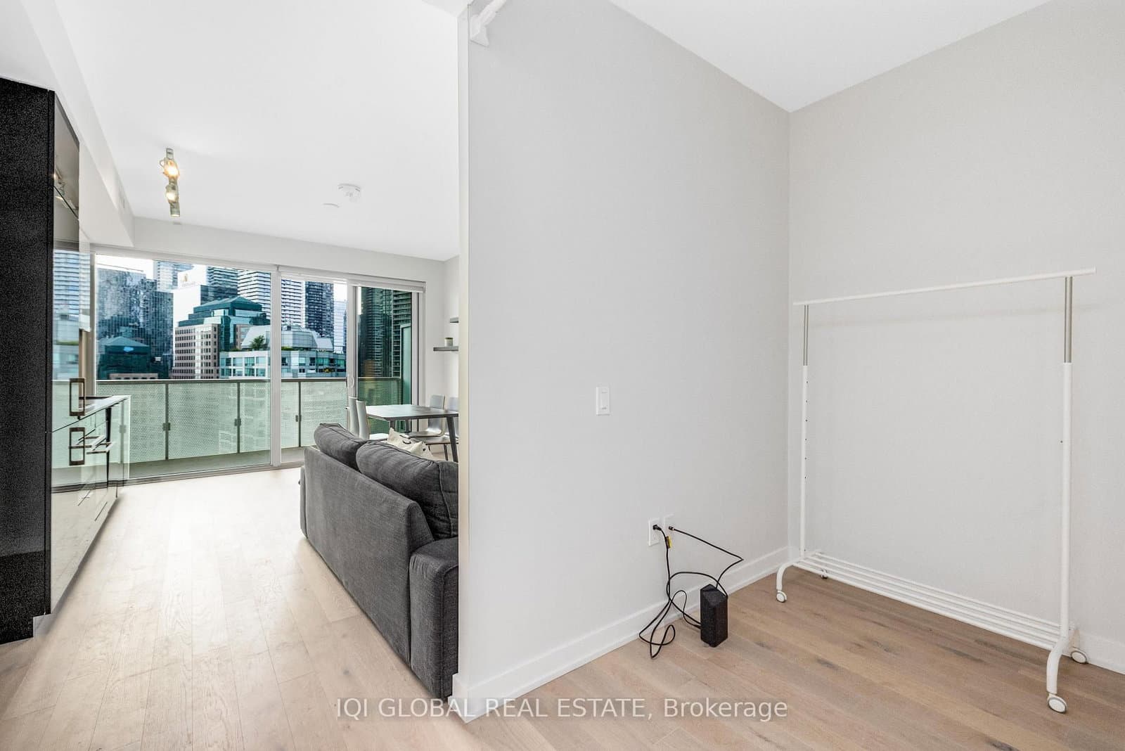 15 Queens Quay Street E, Unit 2205 thumbnail 8