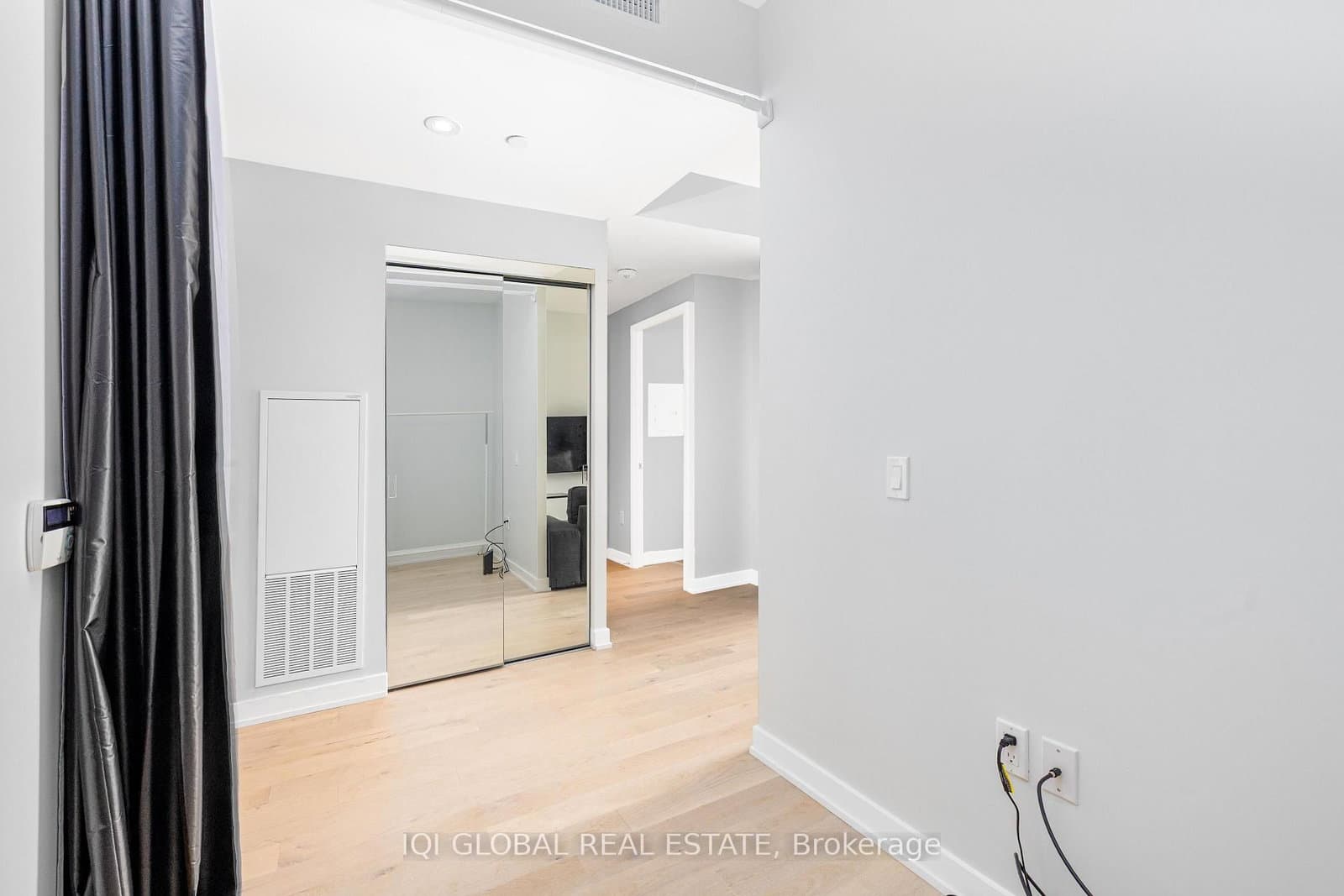 15 Queens Quay Street E, Unit 2205 thumbnail 9