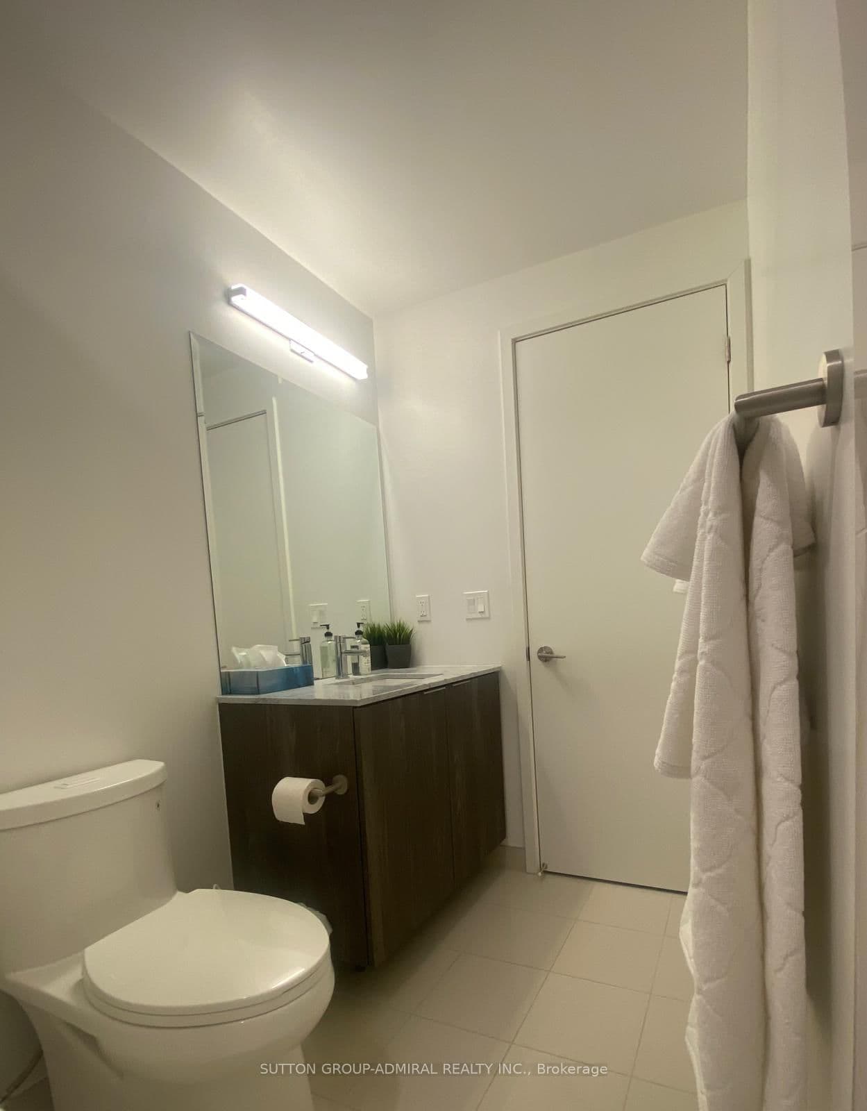 15 Queens Quay E, Unit 208 thumbnail 17