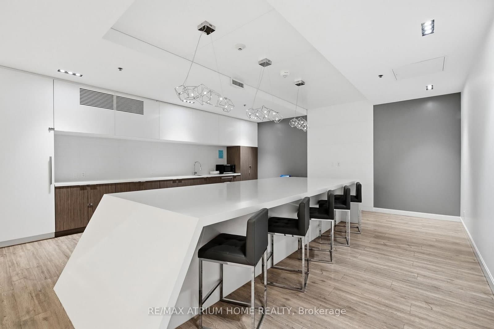 181 Dundas Street E, Unit 3601 thumbnail 27