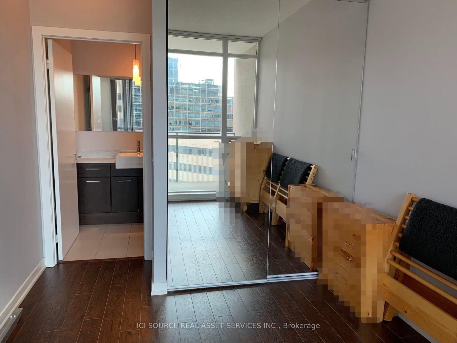 770 Bay Street, Unit 902 (shared unit) thumbnail 2