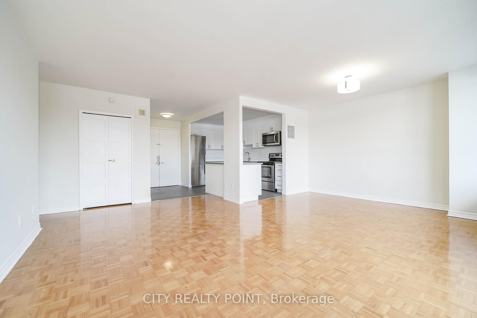 10 Shallmar Boulevard, Unit 202 thumbnail 4
