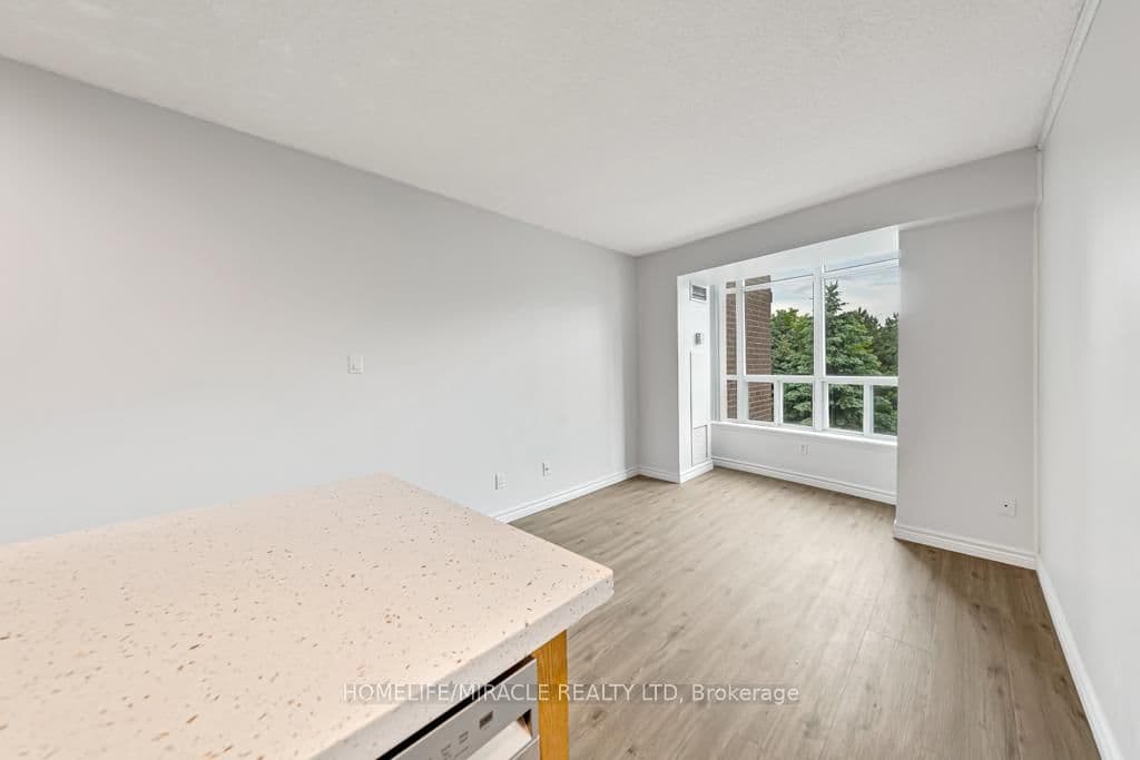 233 Beecroft Road, Unit 318 thumbnail 17