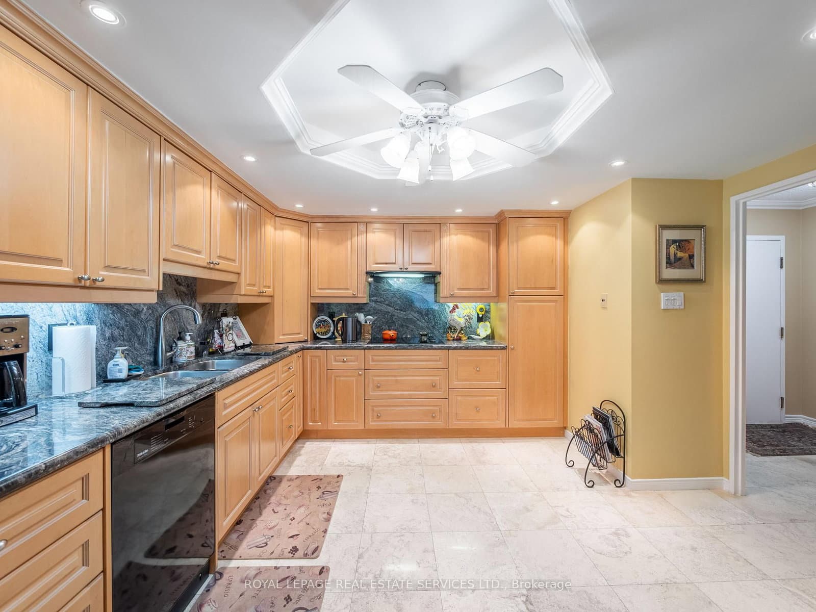 131 Beecroft Road, Unit 1404 thumbnail 4