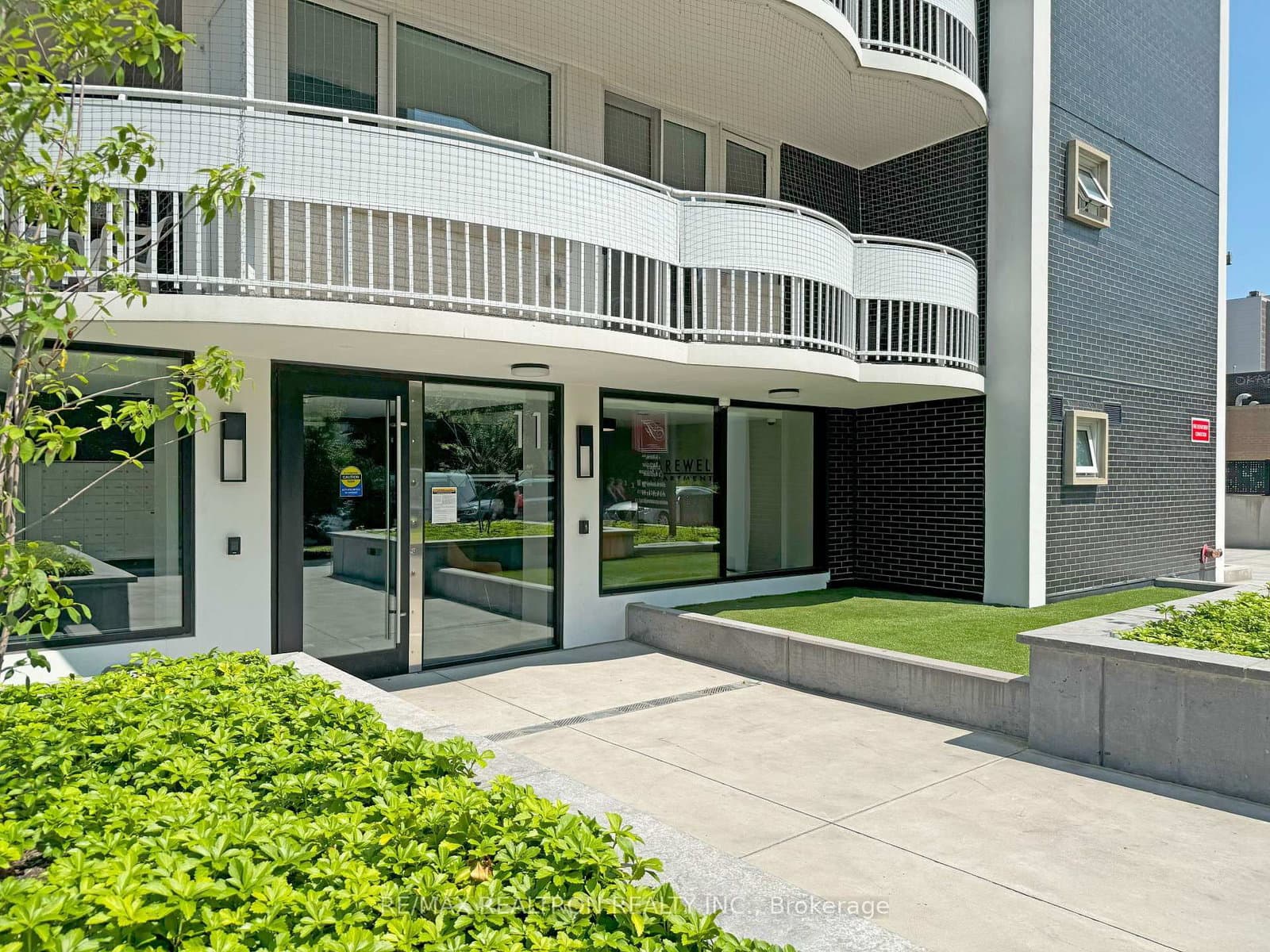 11 Walmer Road, Unit 301 thumbnail 16