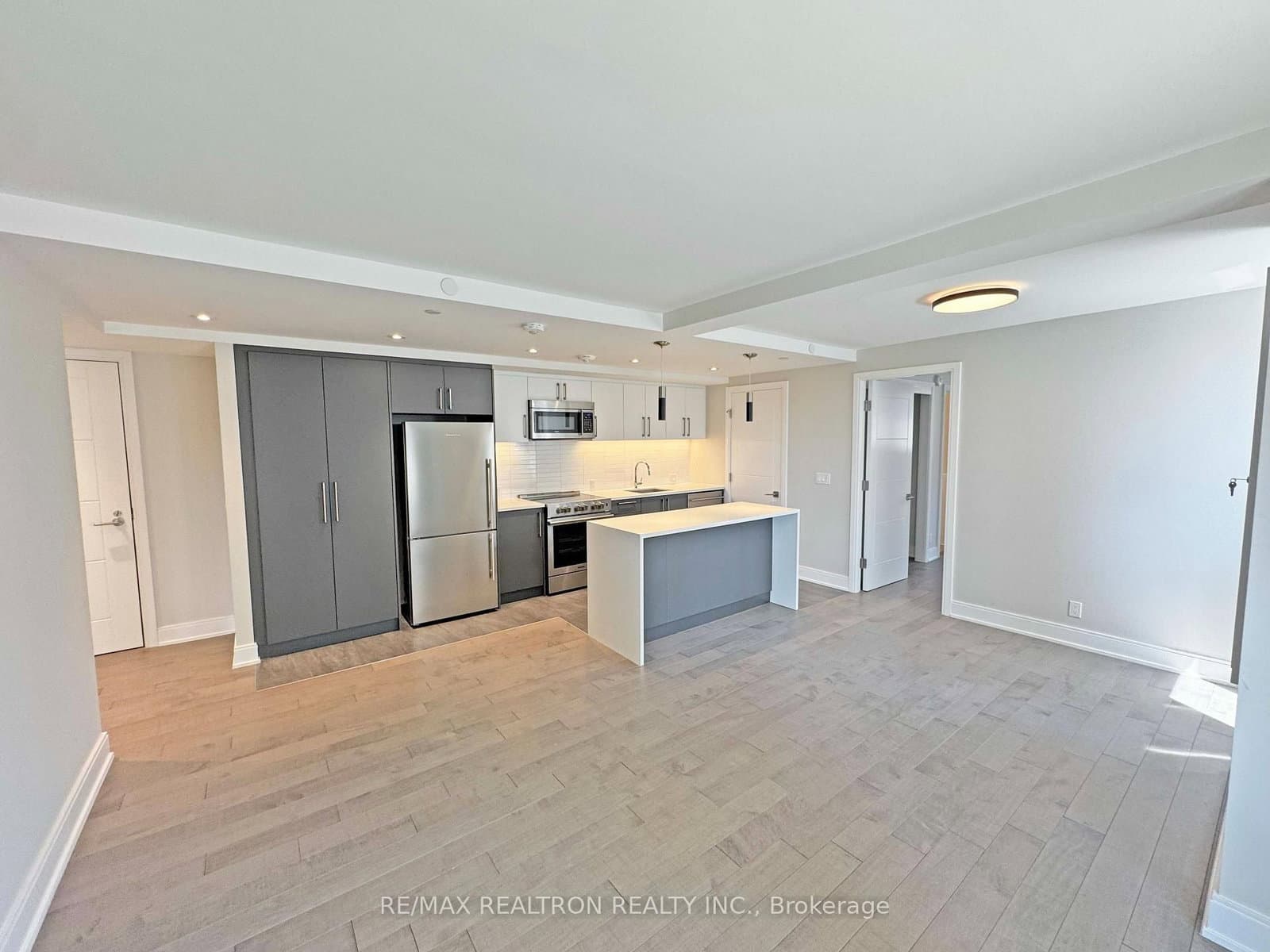 11 Walmer Road, Unit 301 thumbnail 2