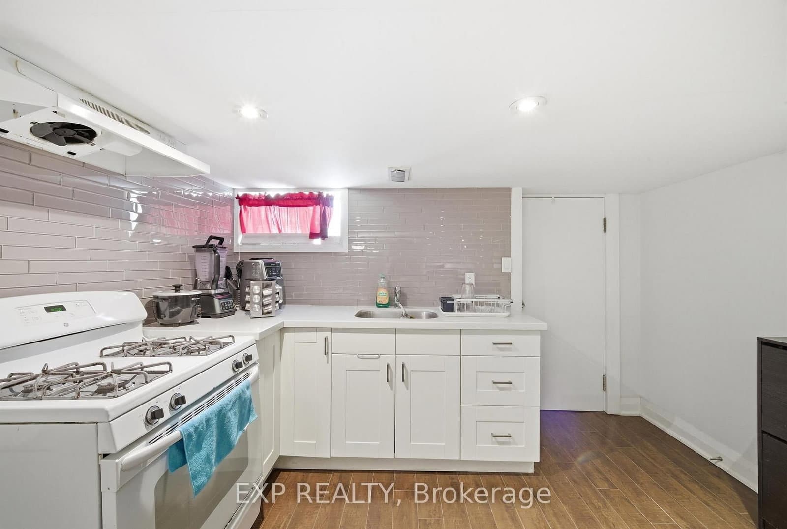 679 Ossington Avenue thumbnail 21