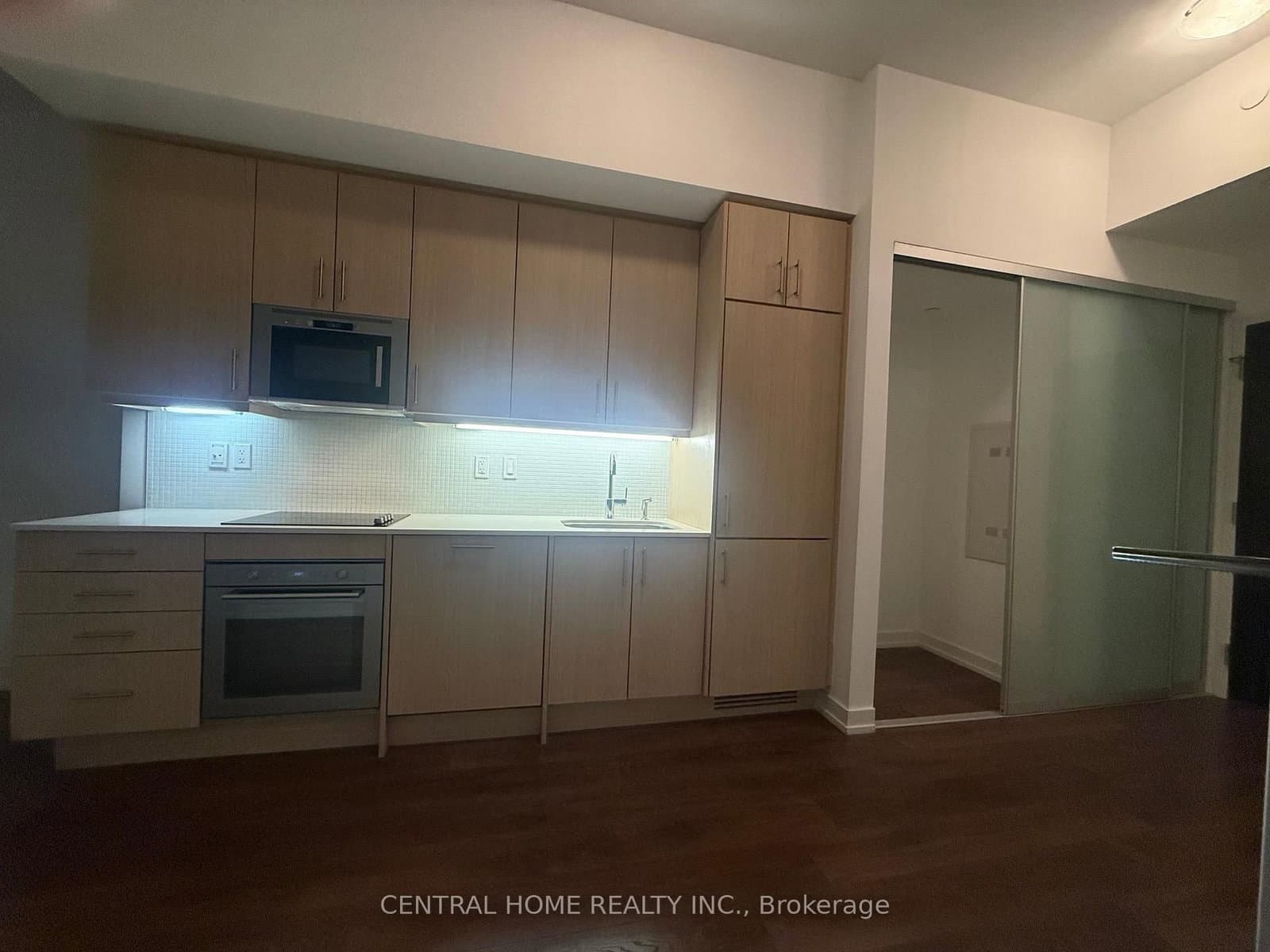 297 College Street, Unit 718 thumbnail 3