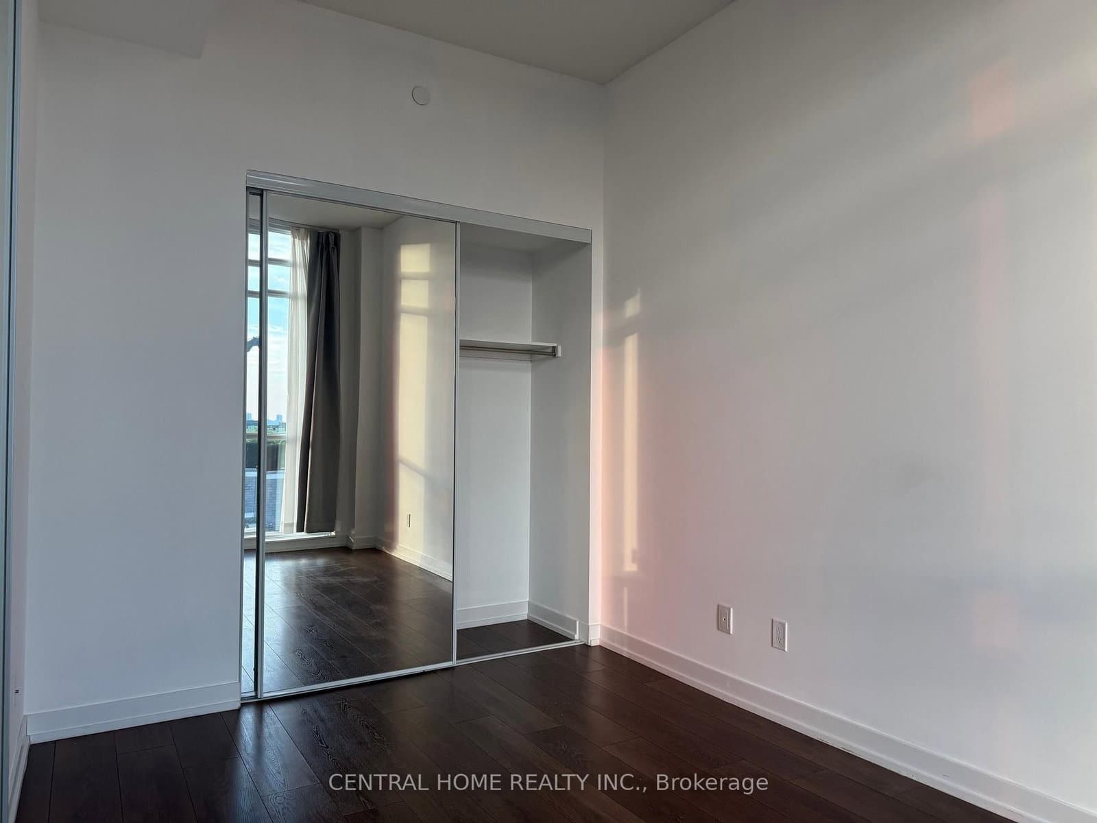 297 College Street, Unit 718 thumbnail 5
