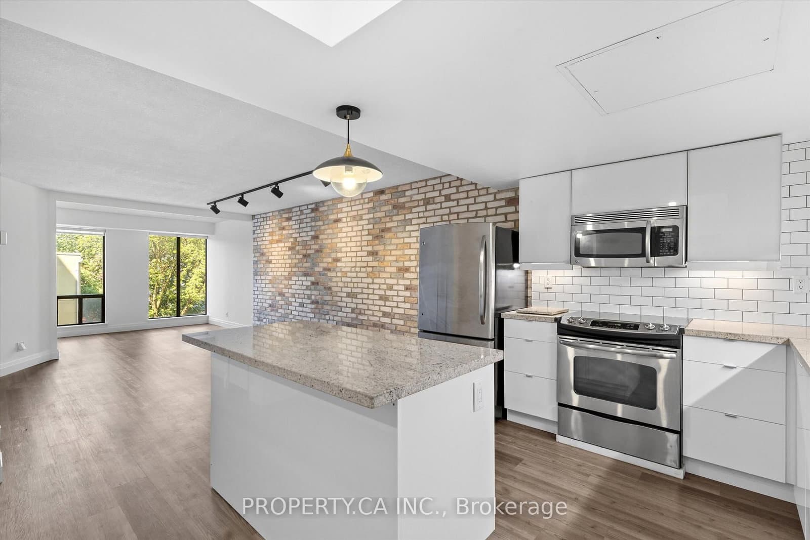 456 College Street, Unit 306 thumbnail 3