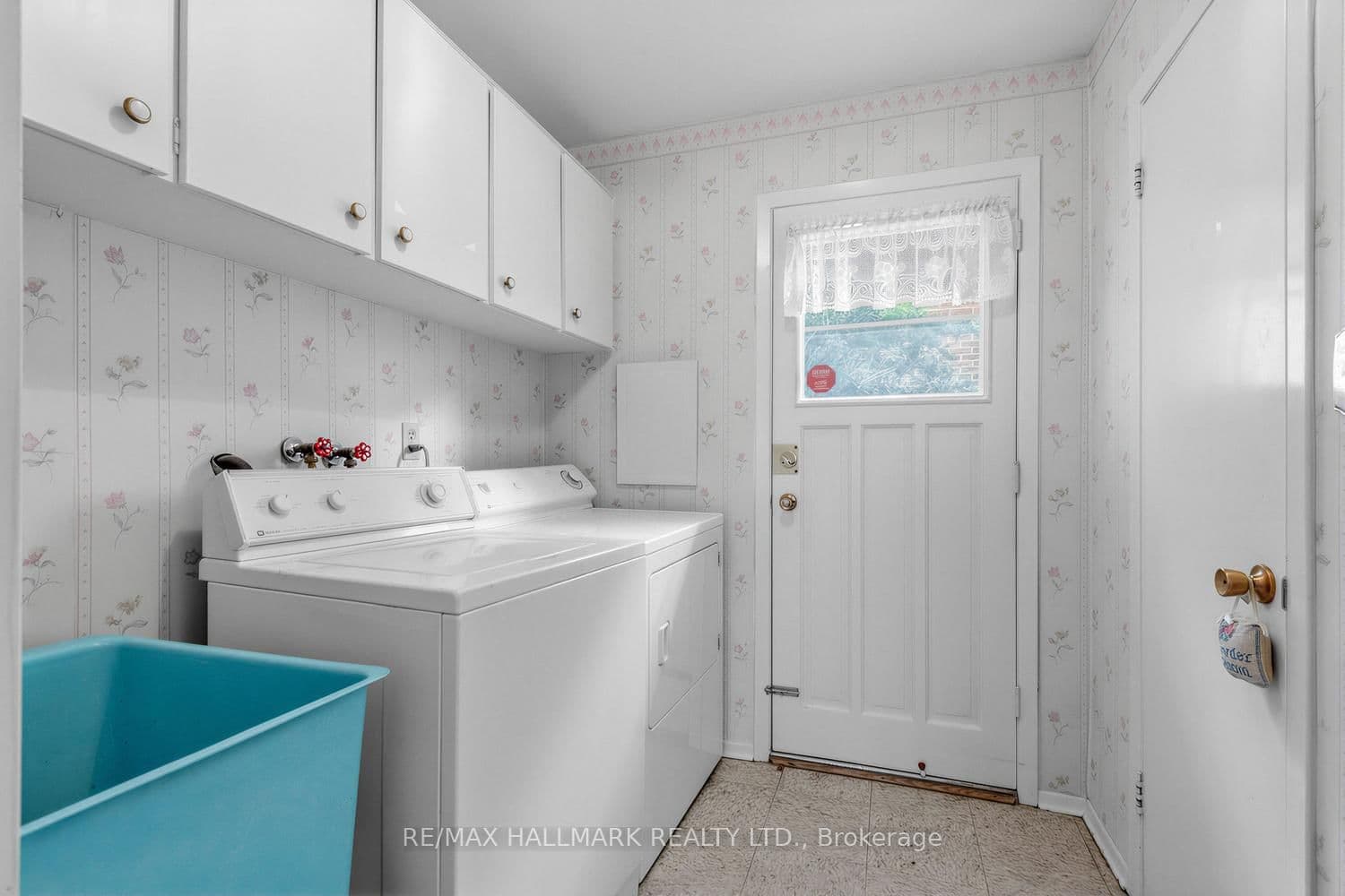 691 Conacher Drive thumbnail 14