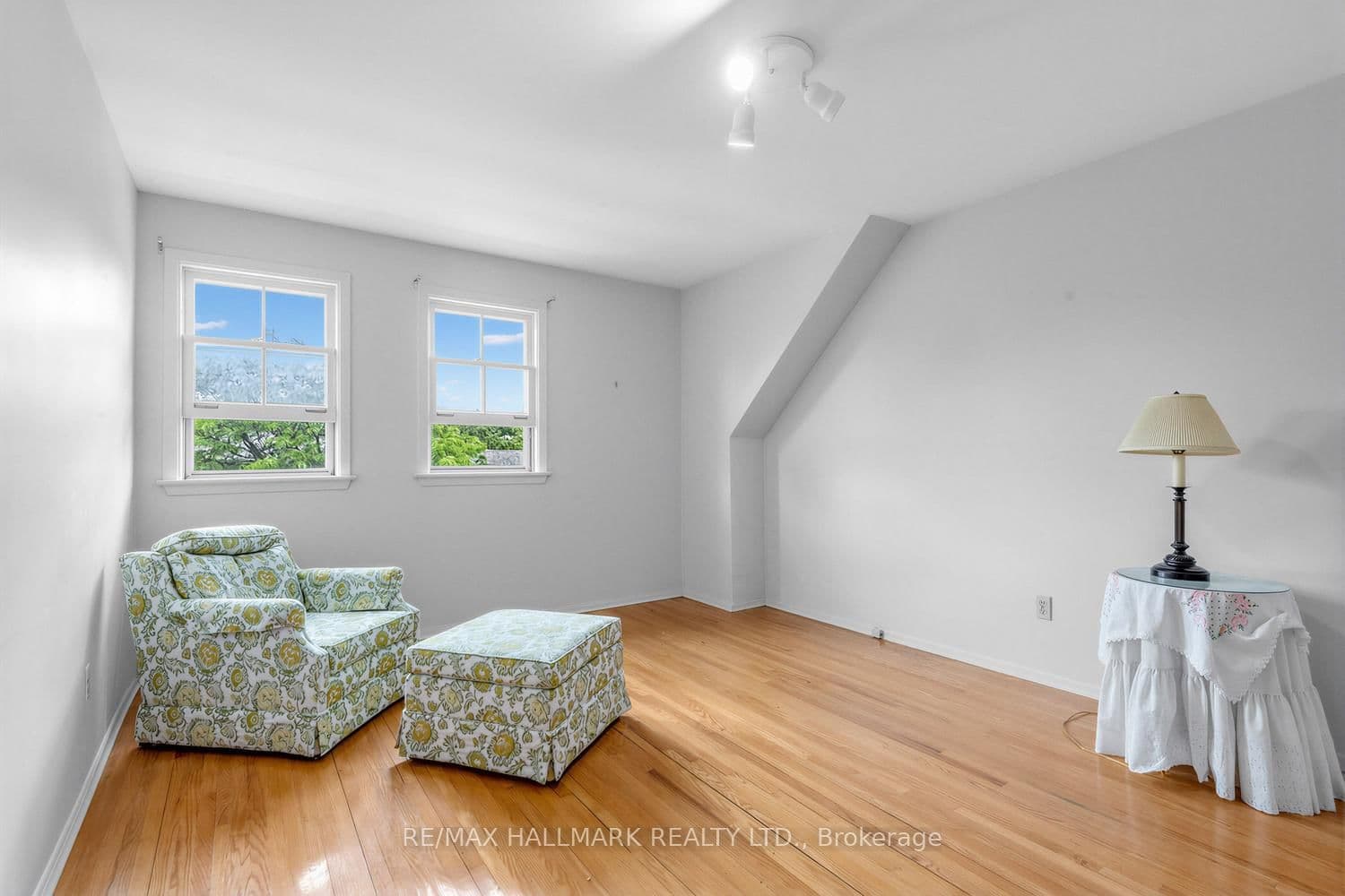 691 Conacher Drive thumbnail 19