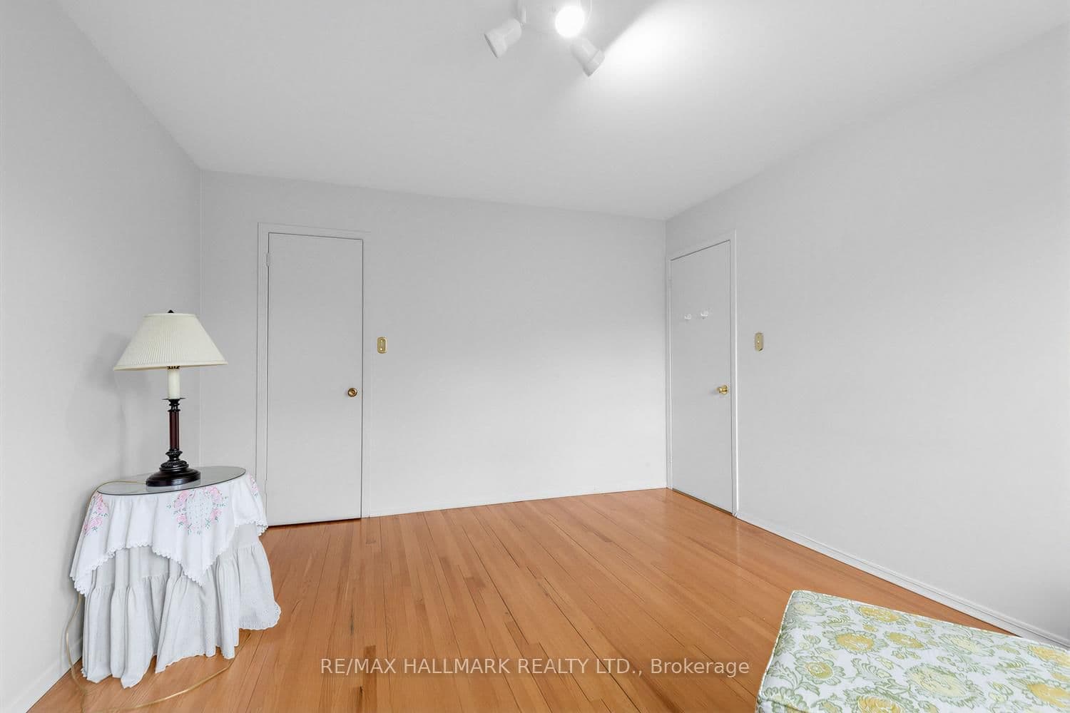 691 Conacher Drive thumbnail 20
