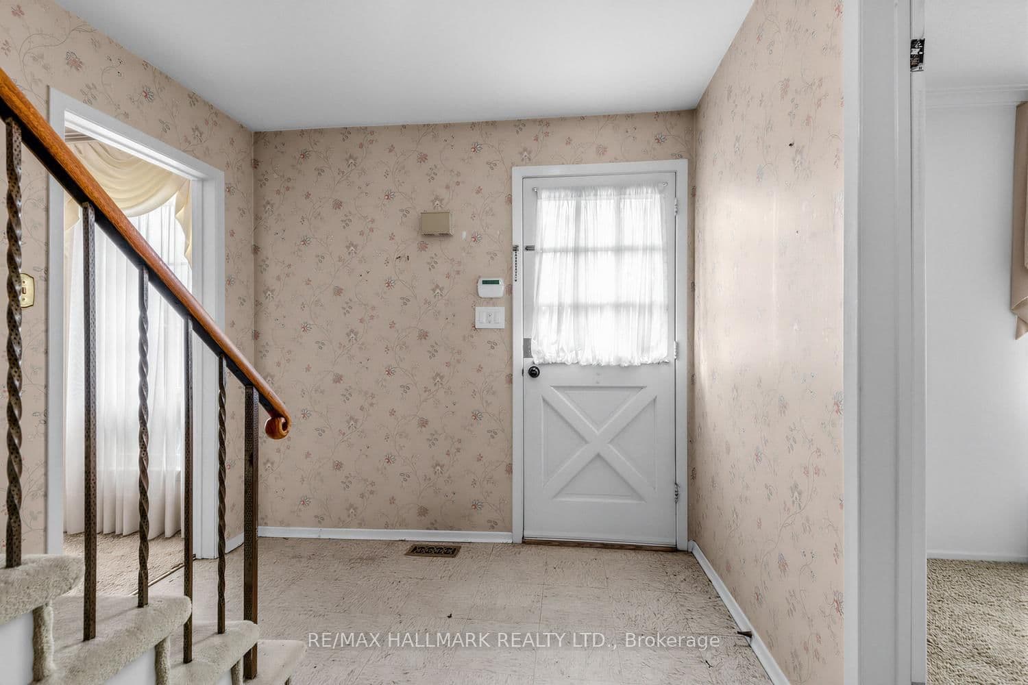 691 Conacher Drive thumbnail 3