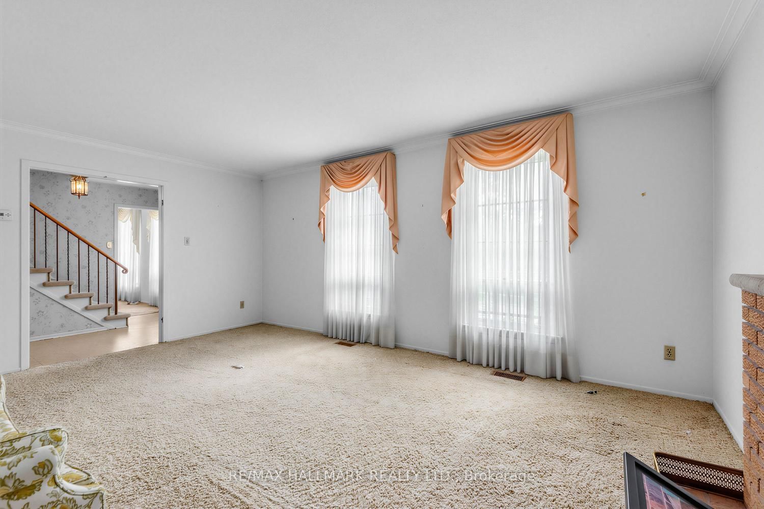 691 Conacher Drive thumbnail 6