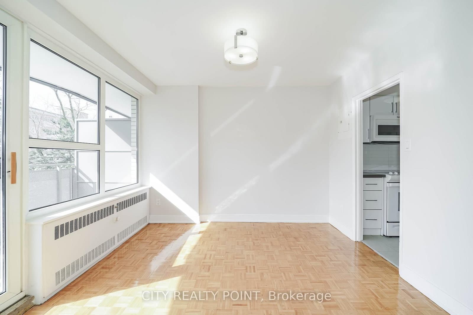 10 Shallmar Boulevard, Unit 203 thumbnail 6