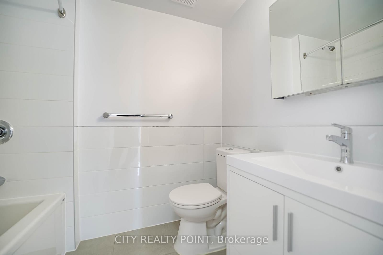 10 Shallmar Boulevard, Unit 203 thumbnail 8
