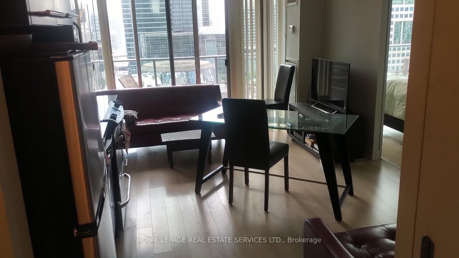126 Simcoe Street, Unit 1609 thumbnail 3