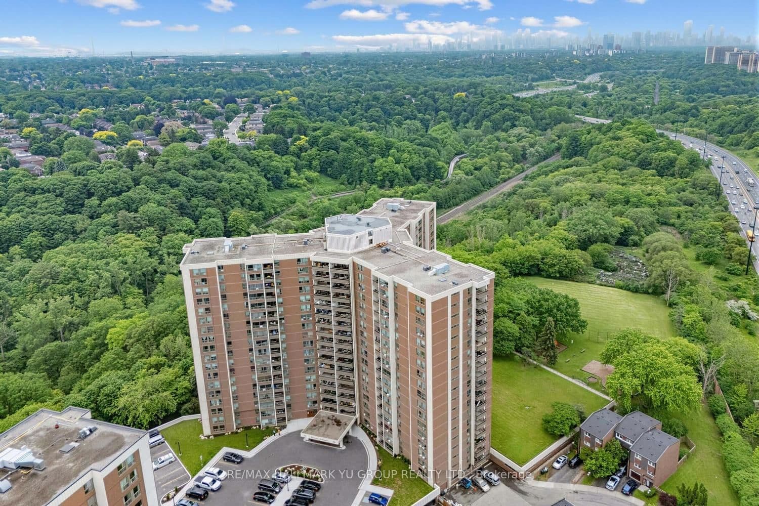 15 Vicora Linkway, Unit 401 thumbnail 2