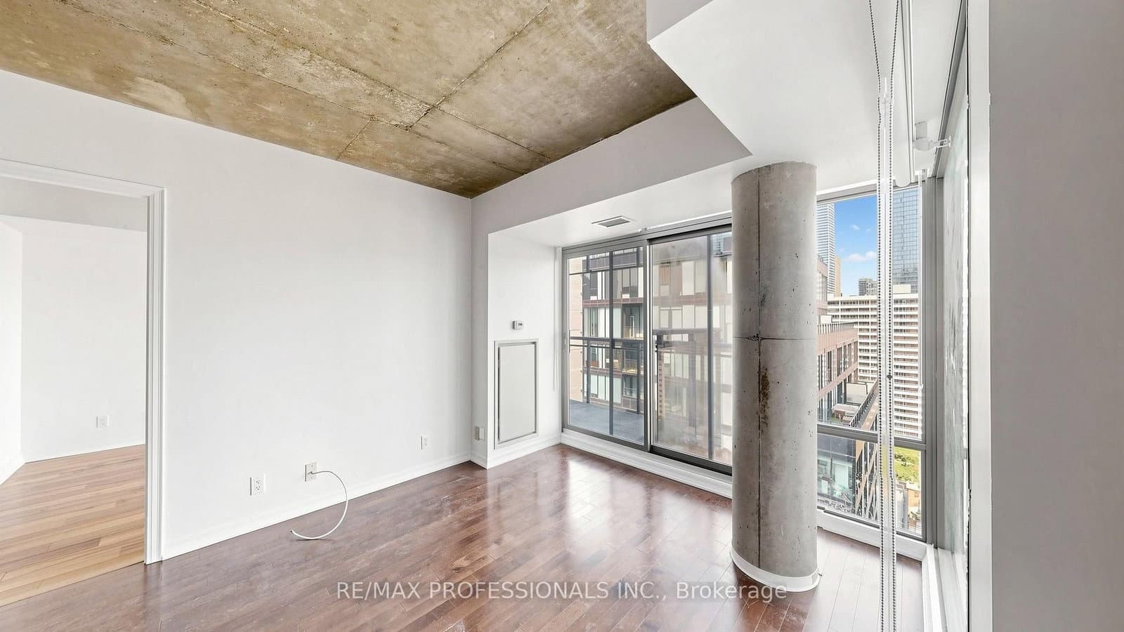 22 Wellesley Street E, Unit 2008 thumbnail 4