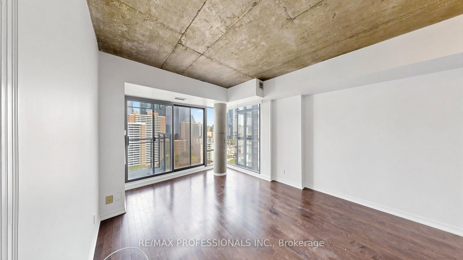 22 Wellesley Street E, Unit 2008 thumbnail 8