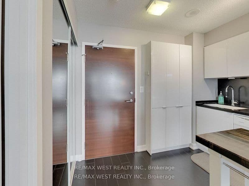 15 Iceboat Terrace, Unit 1110 thumbnail 2