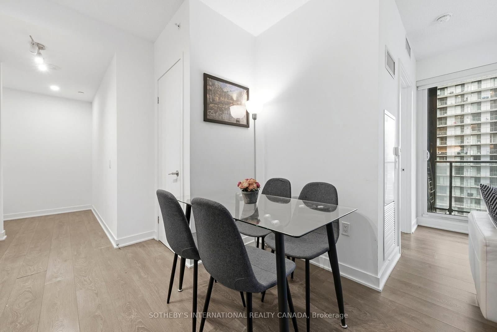 125 Blue Jays Way, Unit 3208 thumbnail 11