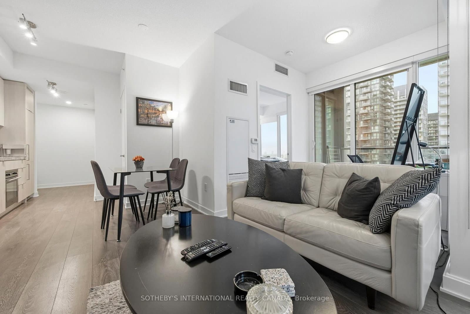 125 Blue Jays Way, Unit 3208 thumbnail 14