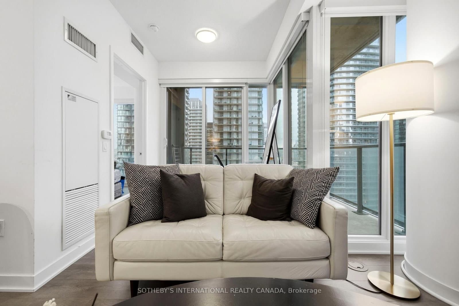 125 Blue Jays Way, Unit 3208 thumbnail 15