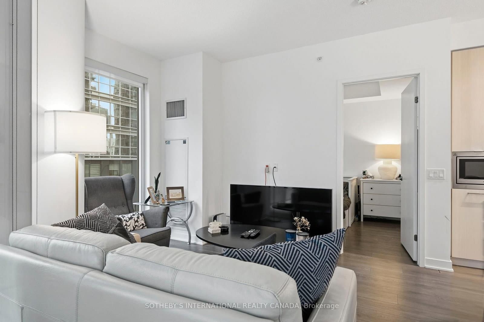 125 Blue Jays Way, Unit 3208 thumbnail 16