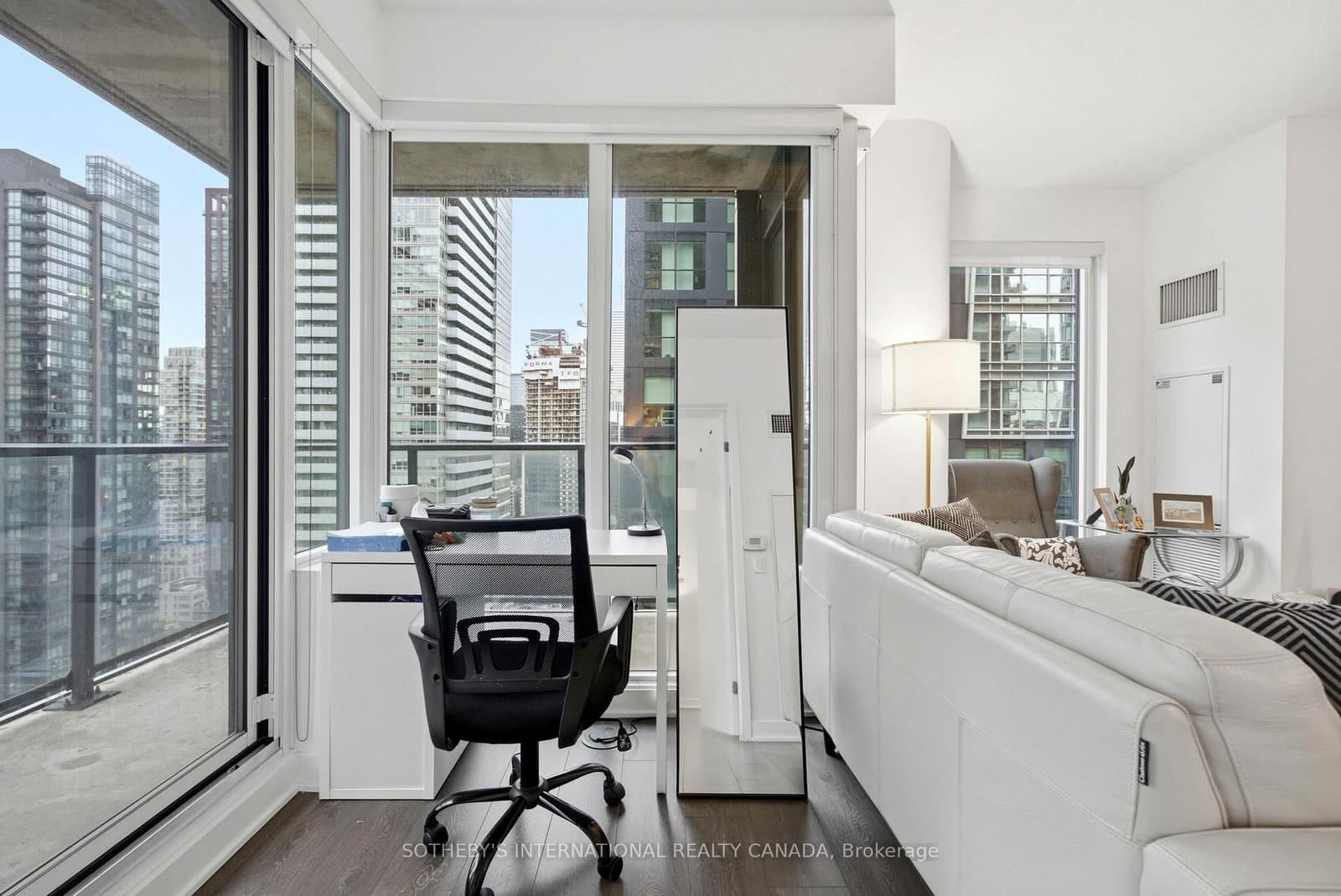 125 Blue Jays Way, Unit 3208 thumbnail 18