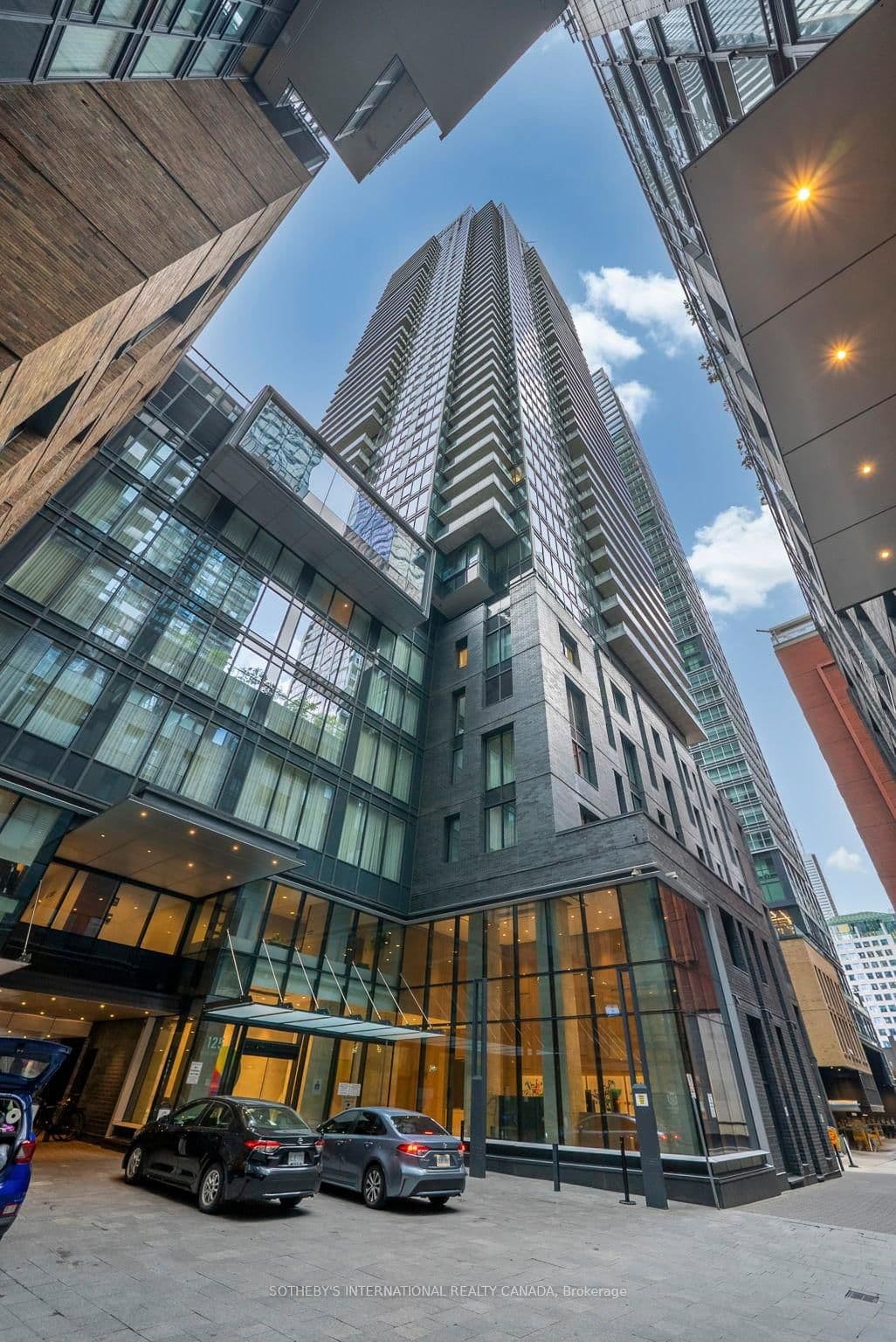 125 Blue Jays Way, Unit 3208 thumbnail 2