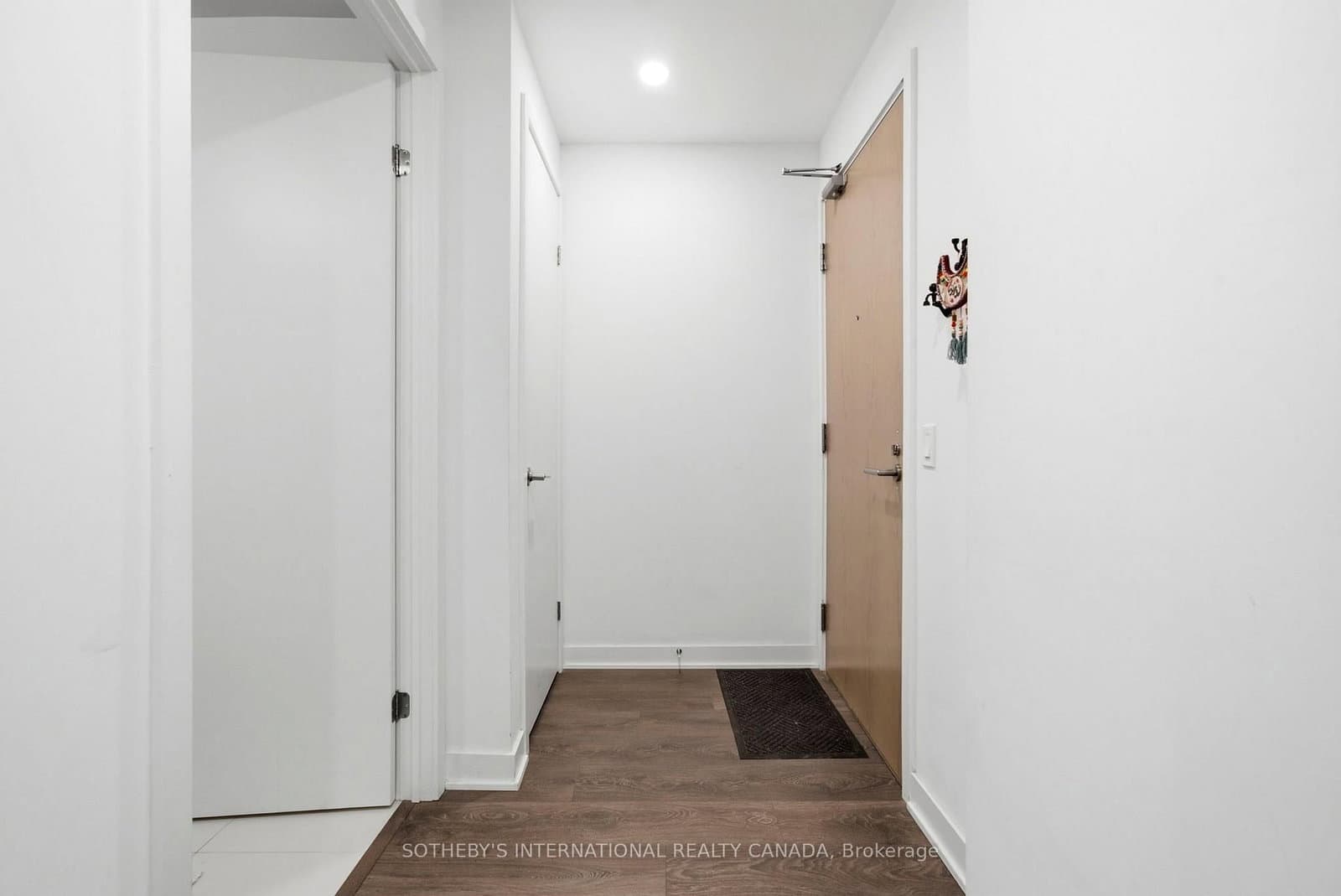 125 Blue Jays Way, Unit 3208 thumbnail 5