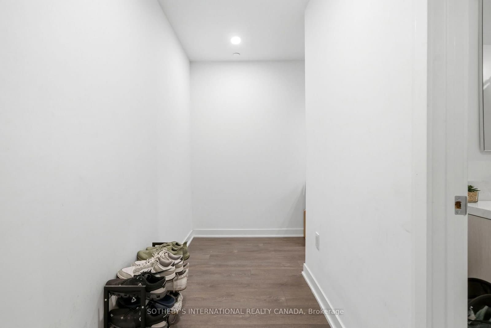 125 Blue Jays Way, Unit 3208 thumbnail 6