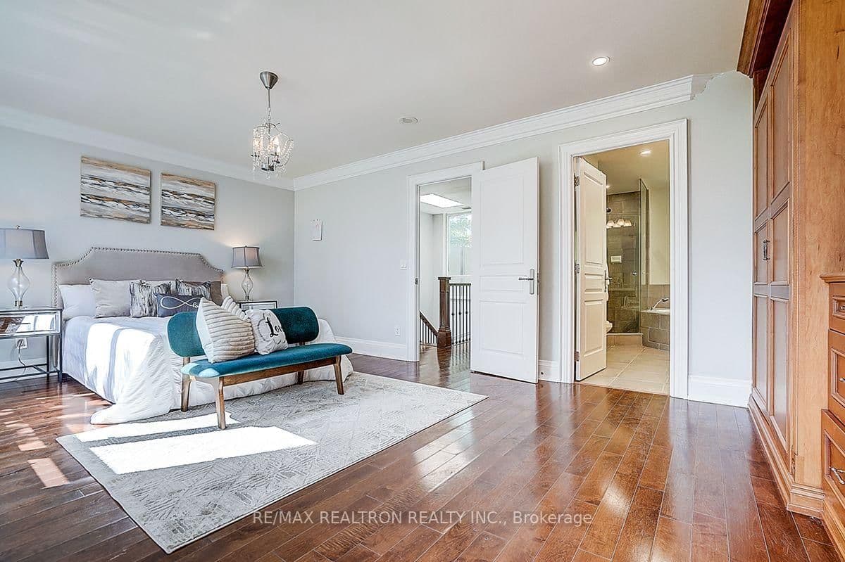 274 Duplex Avenue thumbnail 33