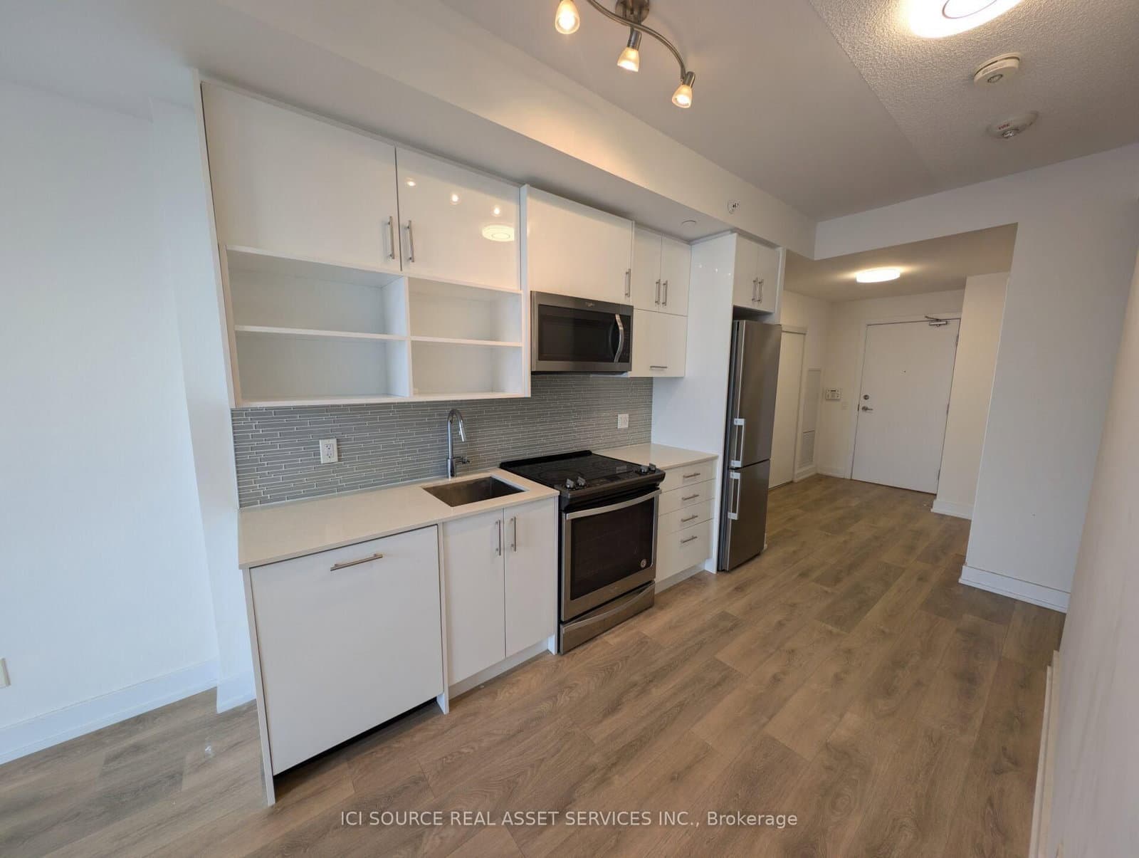 128 Fairview Mall Drive, Unit 320 thumbnail 11