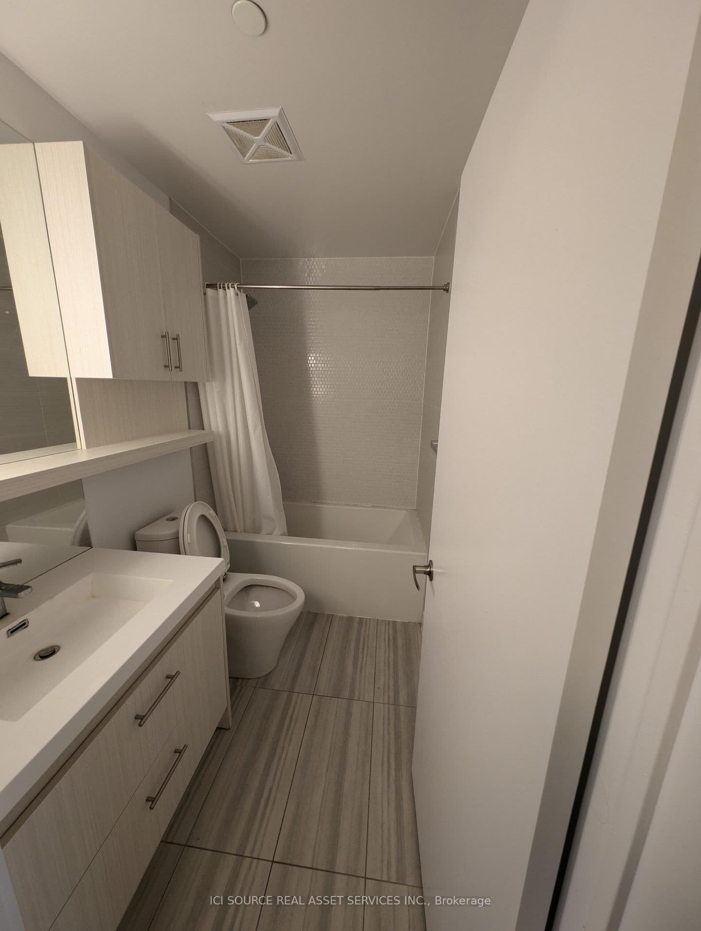 128 Fairview Mall Drive, Unit 320 thumbnail 17