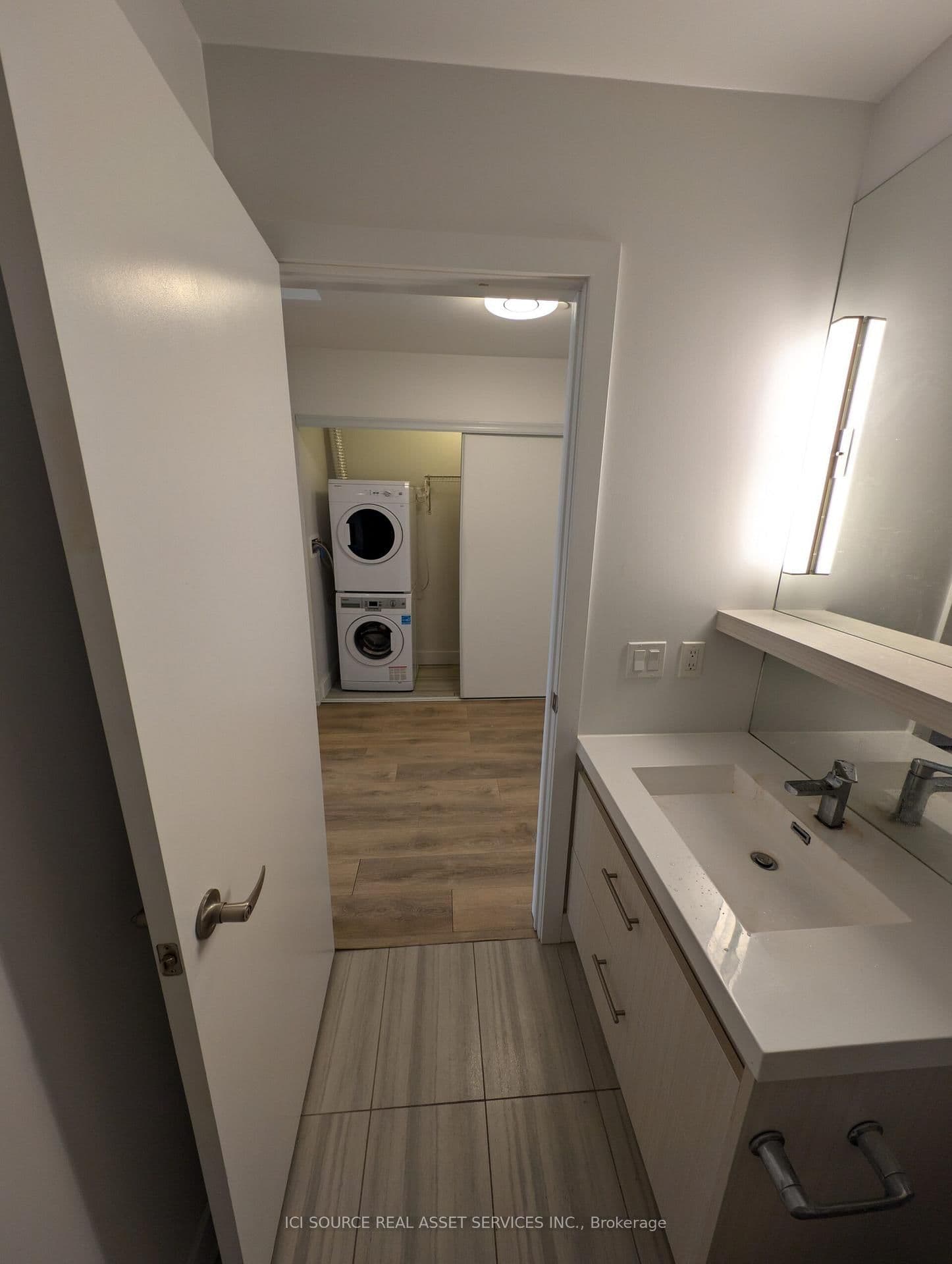 128 Fairview Mall Drive, Unit 320 thumbnail 18